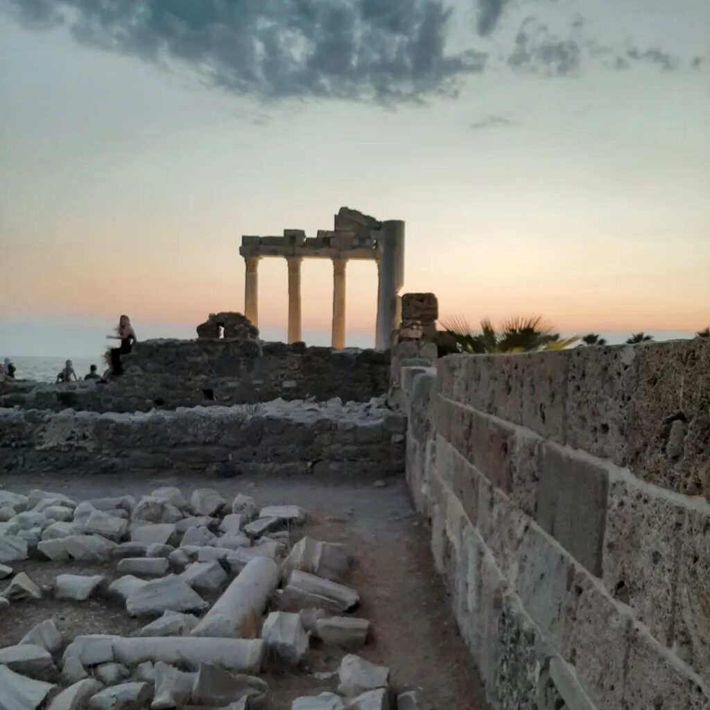 side antik