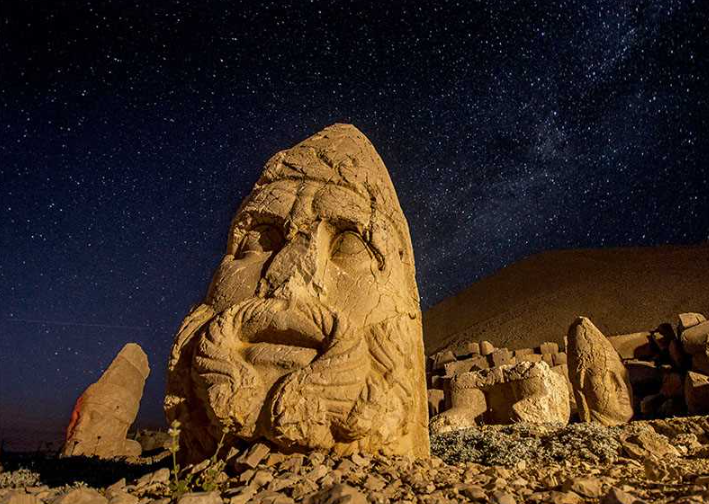 nemrut mountain night view 2