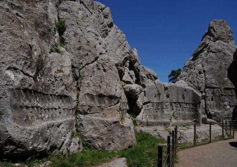 yazilikaya rock temples turkey 11