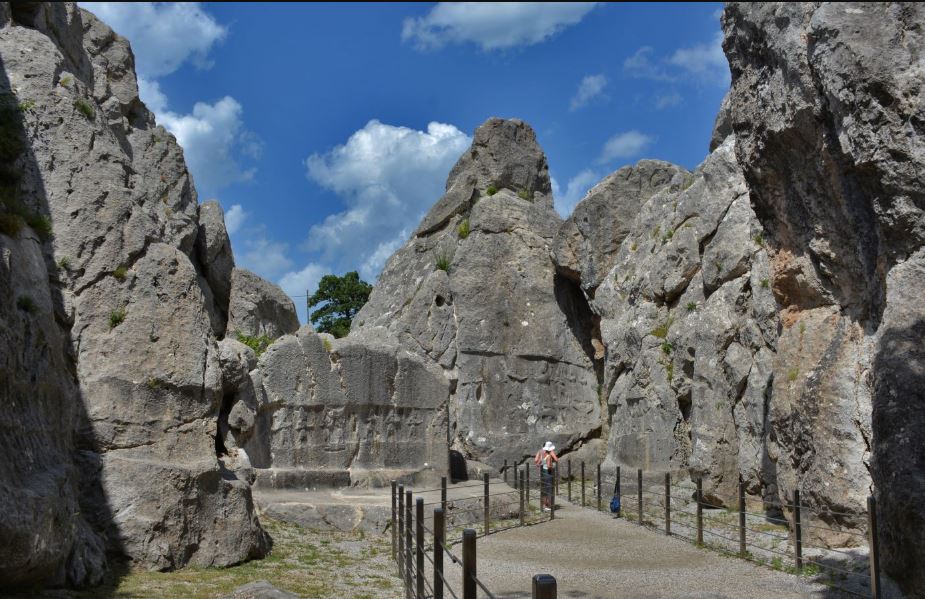 yazilikaya rock temples turkey 3
