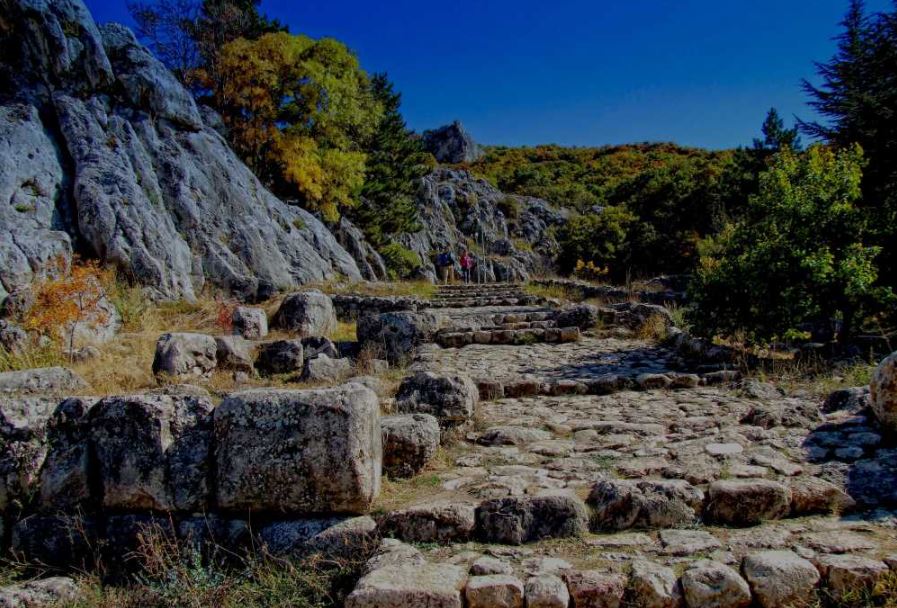 yazilikaya rock temples turkey 8